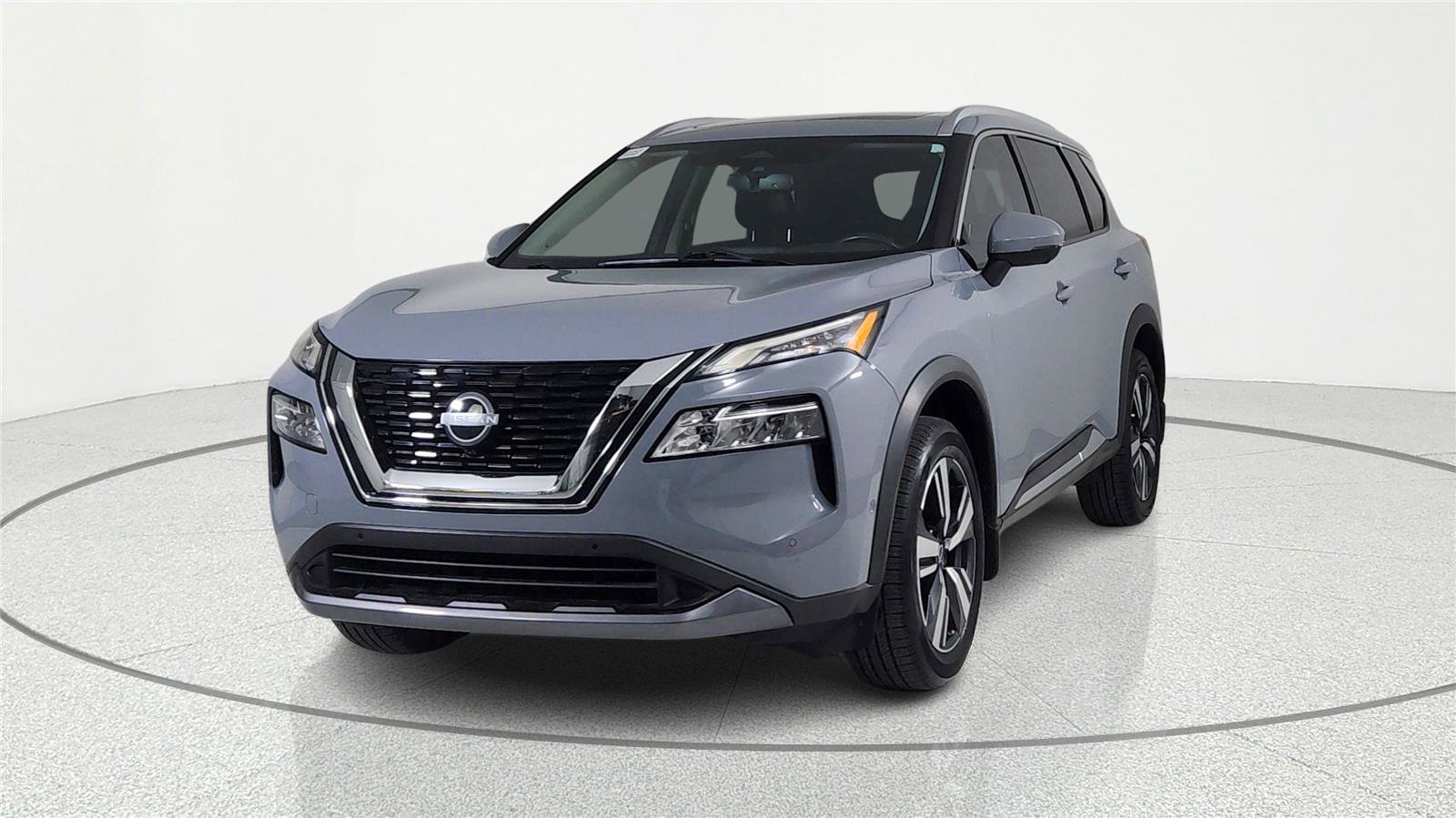 Used 2023 Nissan Rogue SL w/ SL Premium Package image 2