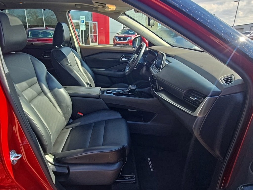 Used 2021 Nissan Rogue SV w/ Premium Package image 26