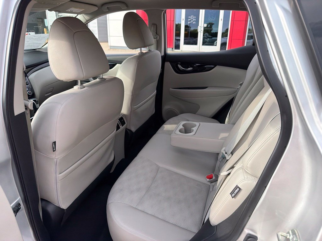 Used 2022 Nissan Rogue Sport SV w/ Technology Package AWD/4WD image 17