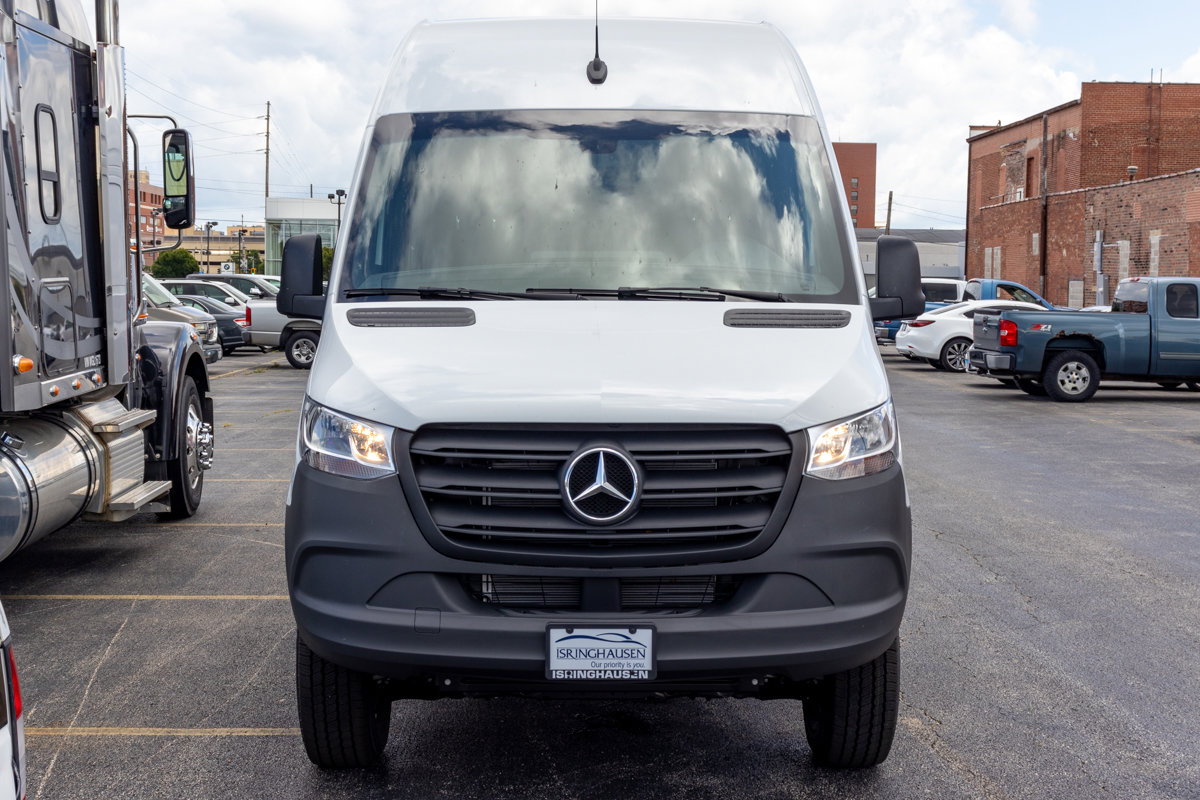 Used 2024 Mercedes-Benz Sprinter 2500 image 3