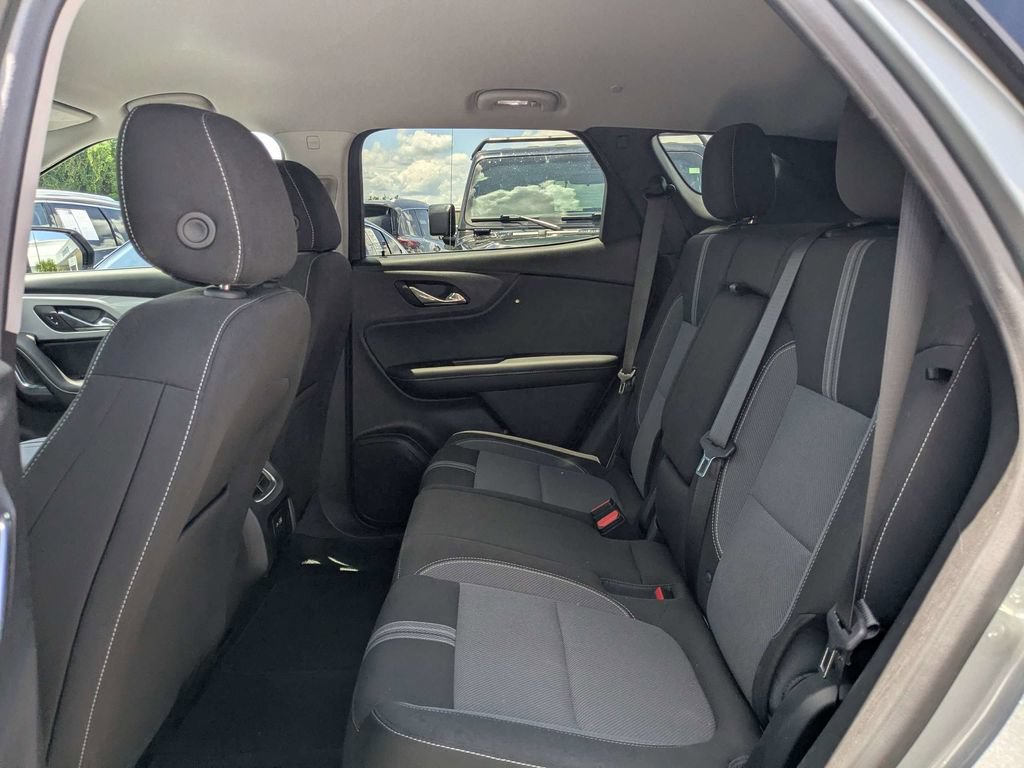 Used 2025 Chevrolet Blazer LT FWD image 11