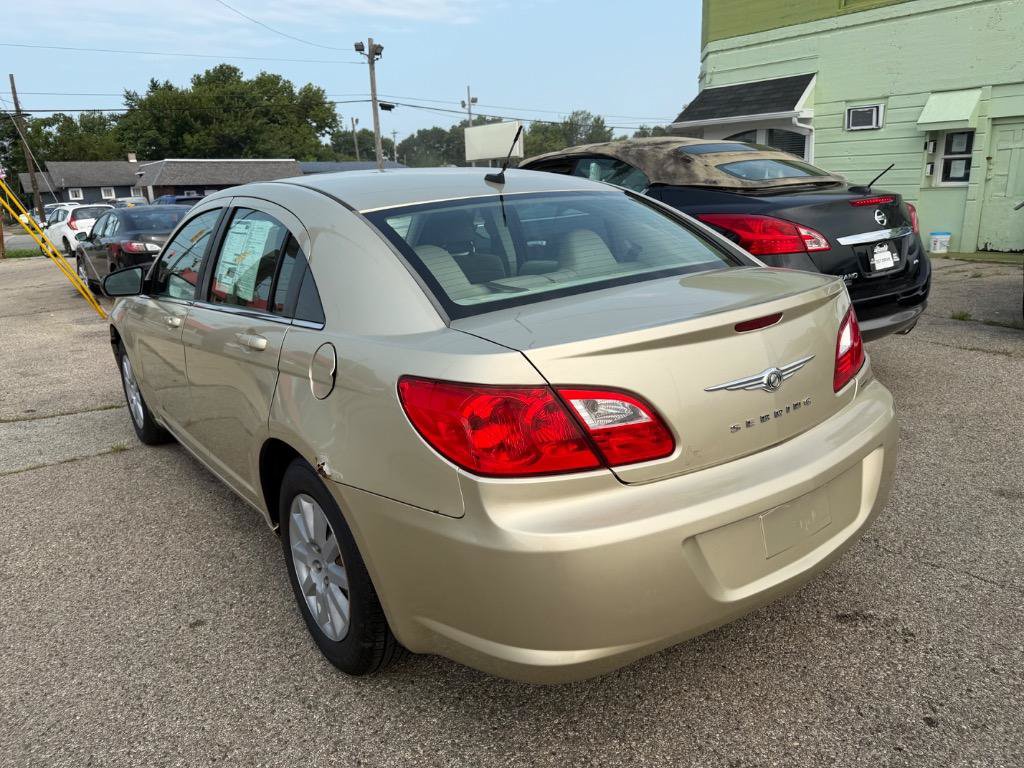Used 2010 Chrysler Sebring Touring FWD image 6