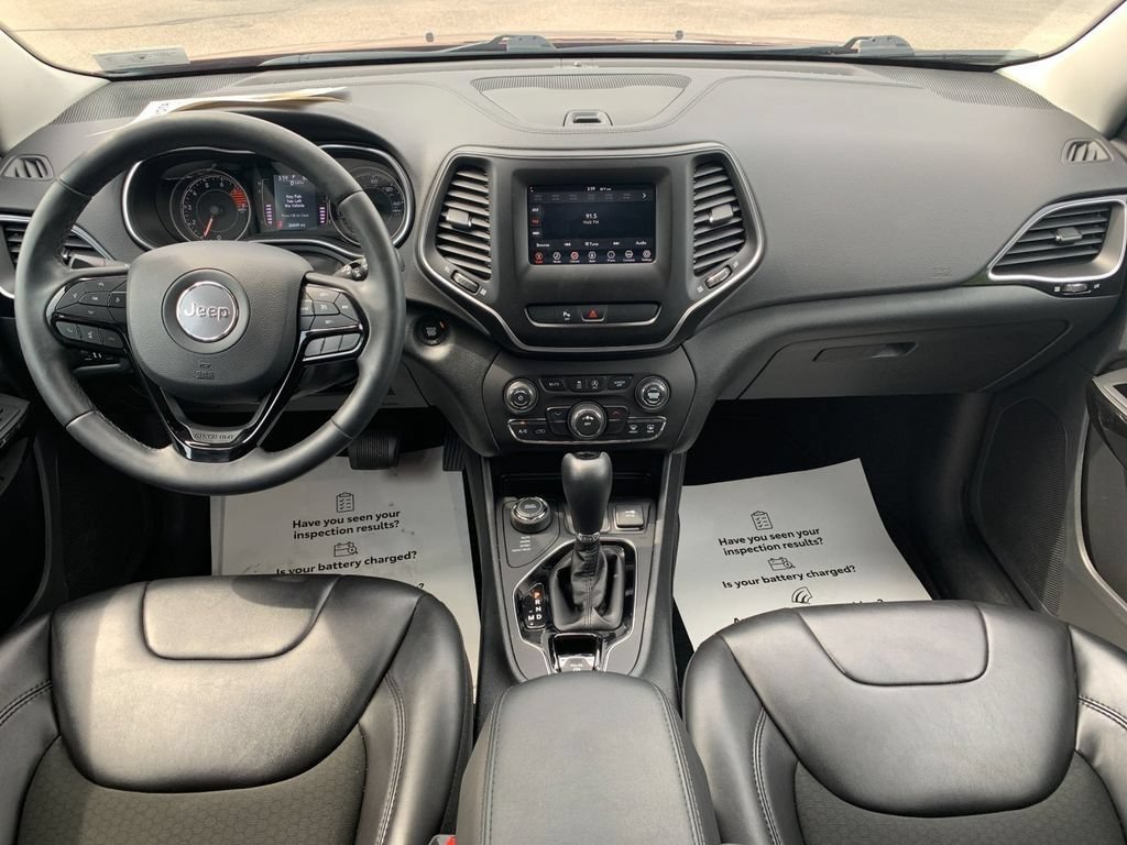 Used 2019 Jeep Cherokee Latitude Plus AWD/4WD image 16