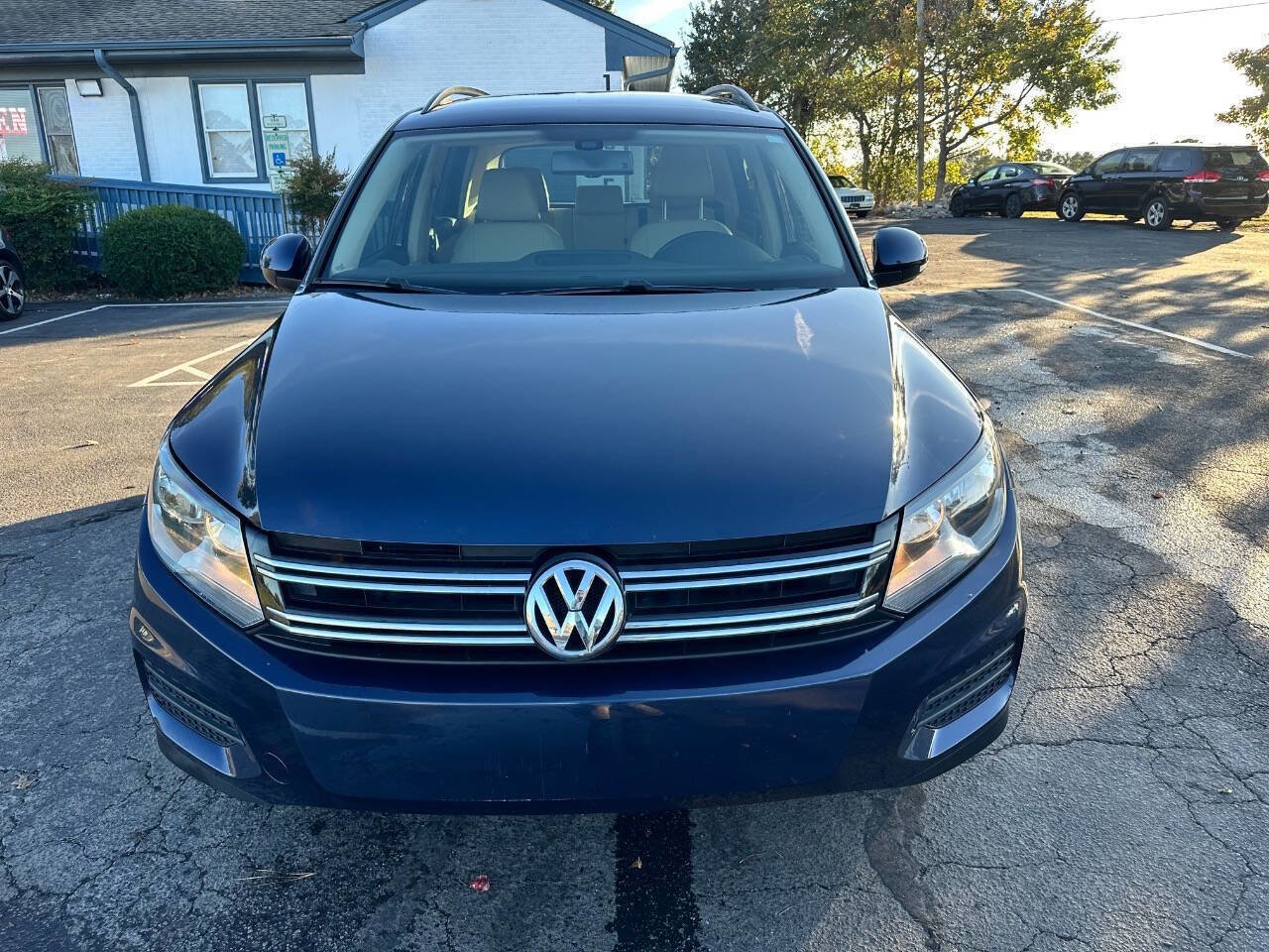 Used 2016 Volkswagen Tiguan S image 2