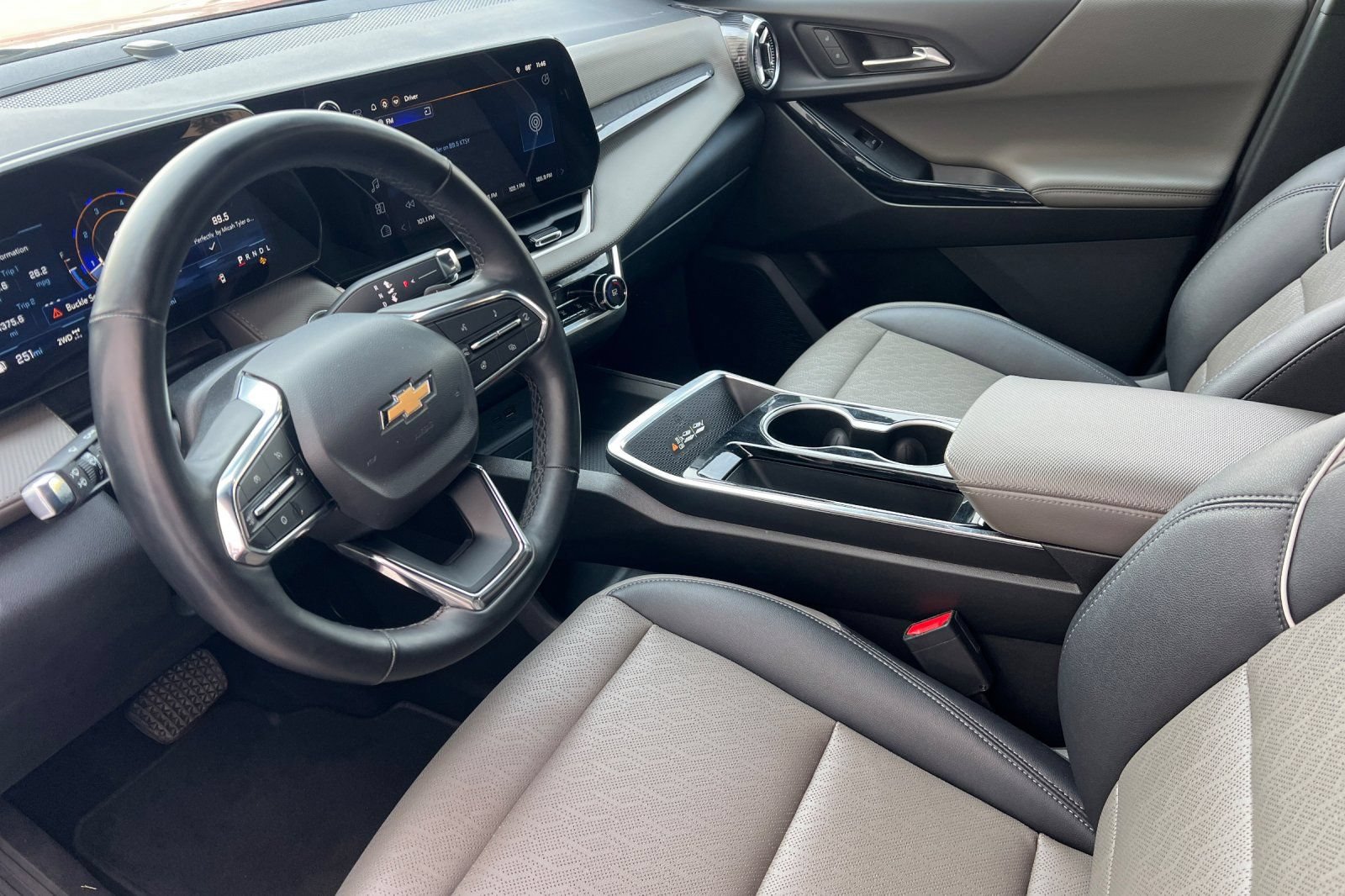 Used 2025 Chevrolet Equinox LT w/ Convenience Package II AWD/4WD image 7