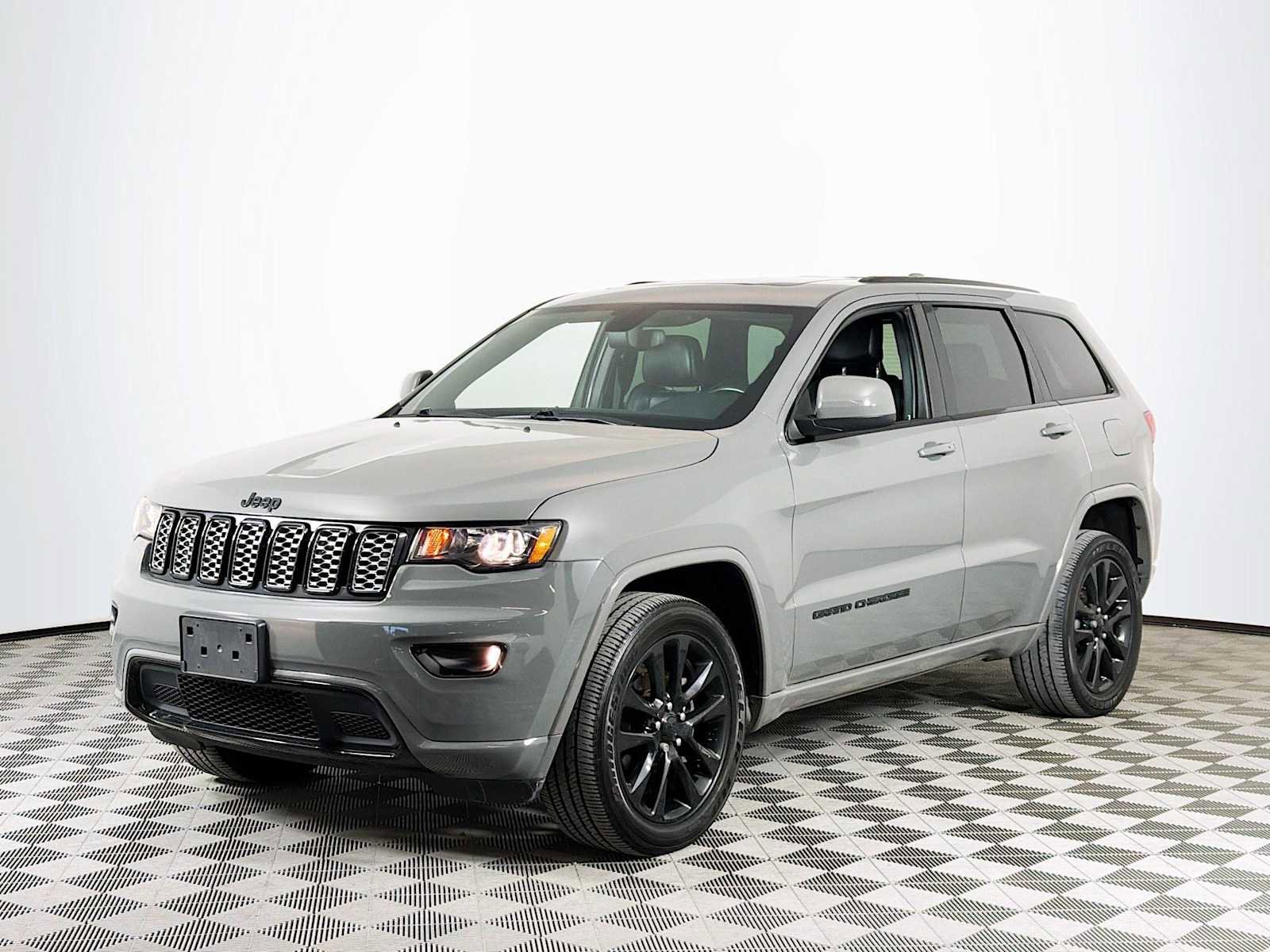 Used 2020 Jeep Grand Cherokee Altitude video 1