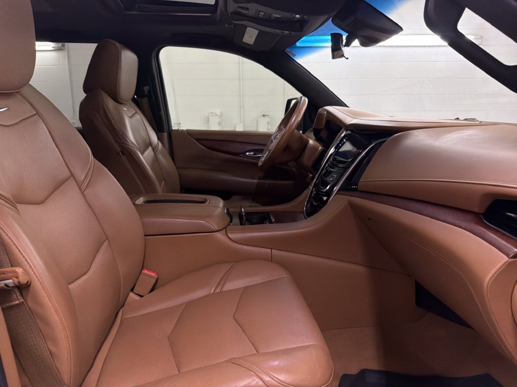 Used 2017 Cadillac Escalade Platinum AWD/4WD image 29