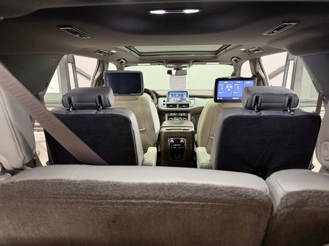 Used 2021 GMC Yukon SLT w/ SLT Premium Package image 32