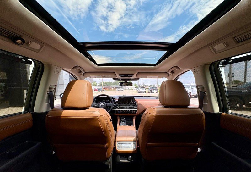 Used 2025 Nissan Pathfinder Platinum FWD image 30