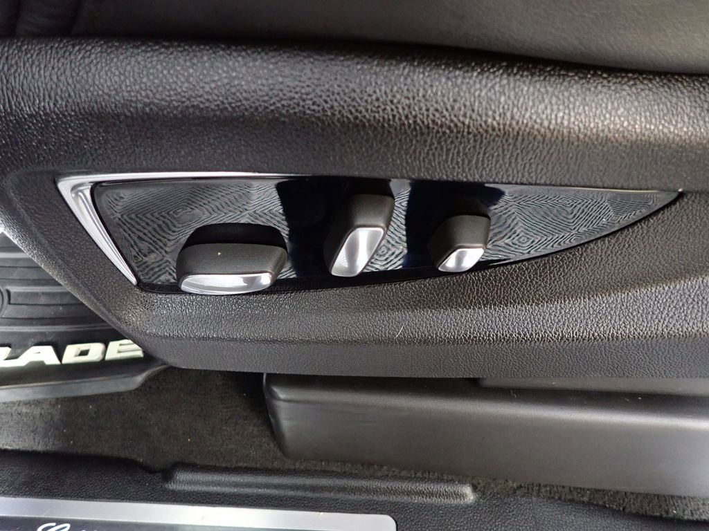 Used 2016 Cadillac Escalade Premium image 26