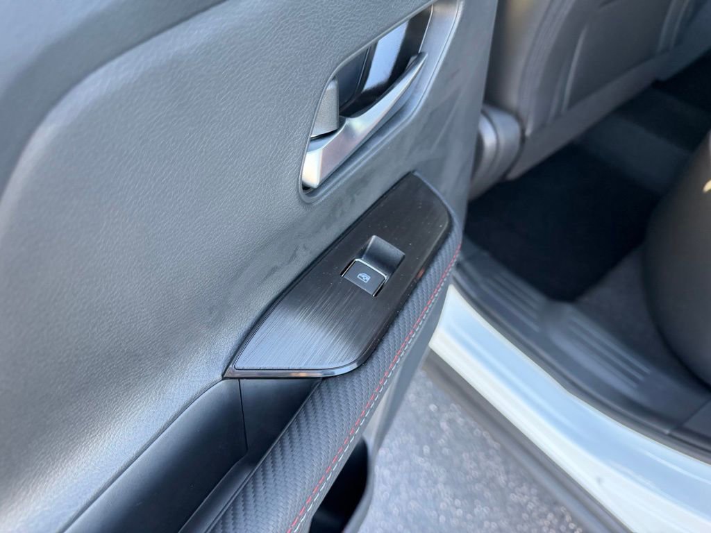 Used 2025 Nissan Kicks SR image 17