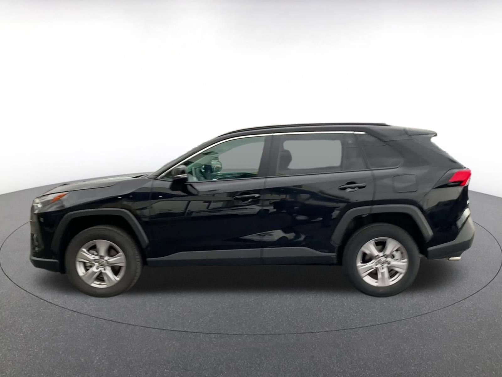 Used 2025 Toyota RAV4 XLE image 9