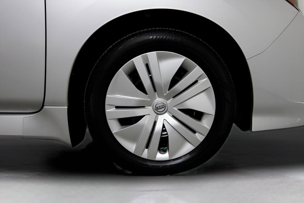 Used 2025 Nissan Leaf S image 9