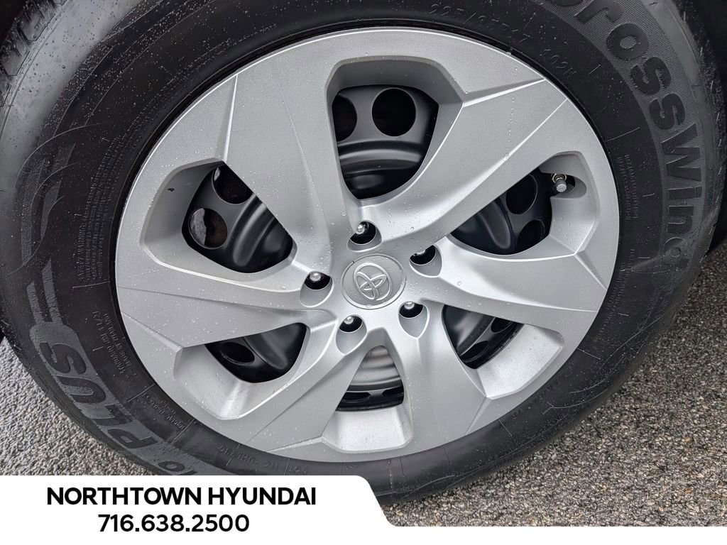 Used 2021 Toyota RAV4 LE AWD/4WD image 40