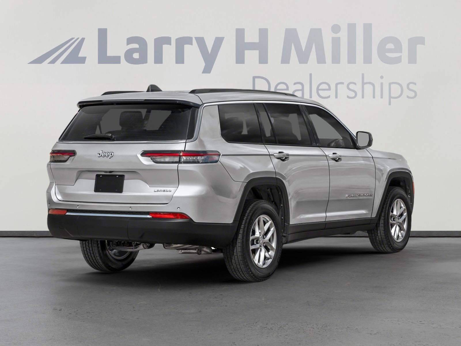 Used 2025 Jeep Grand Cherokee L Laredo image 2
