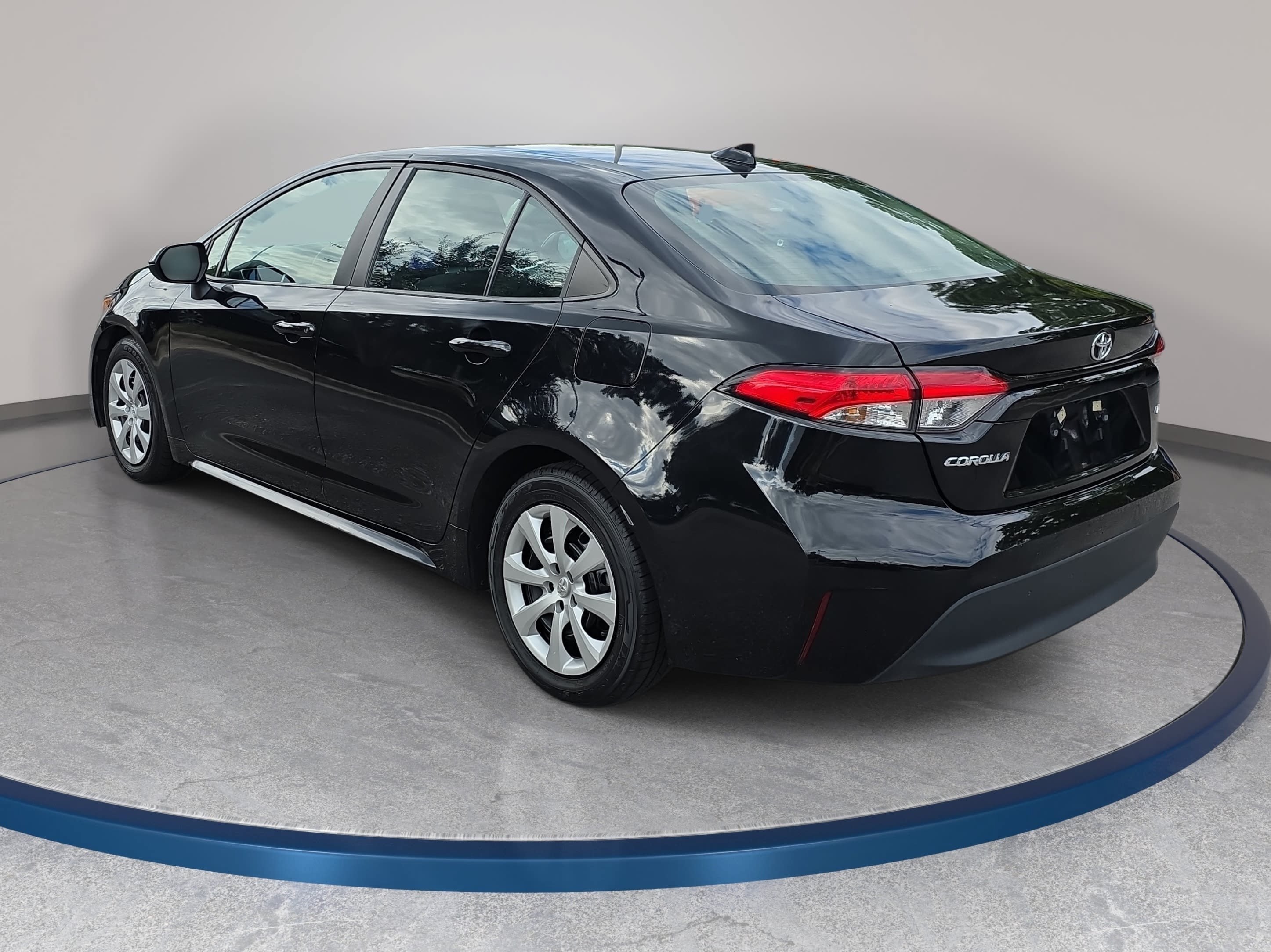 Used 2024 Toyota Corolla LE FWD image 7