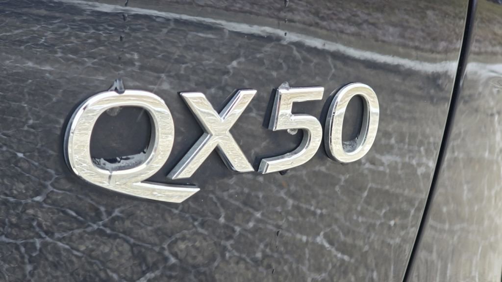 Used 2019 INFINITI QX50 Essential w/ Sensory Package image 11