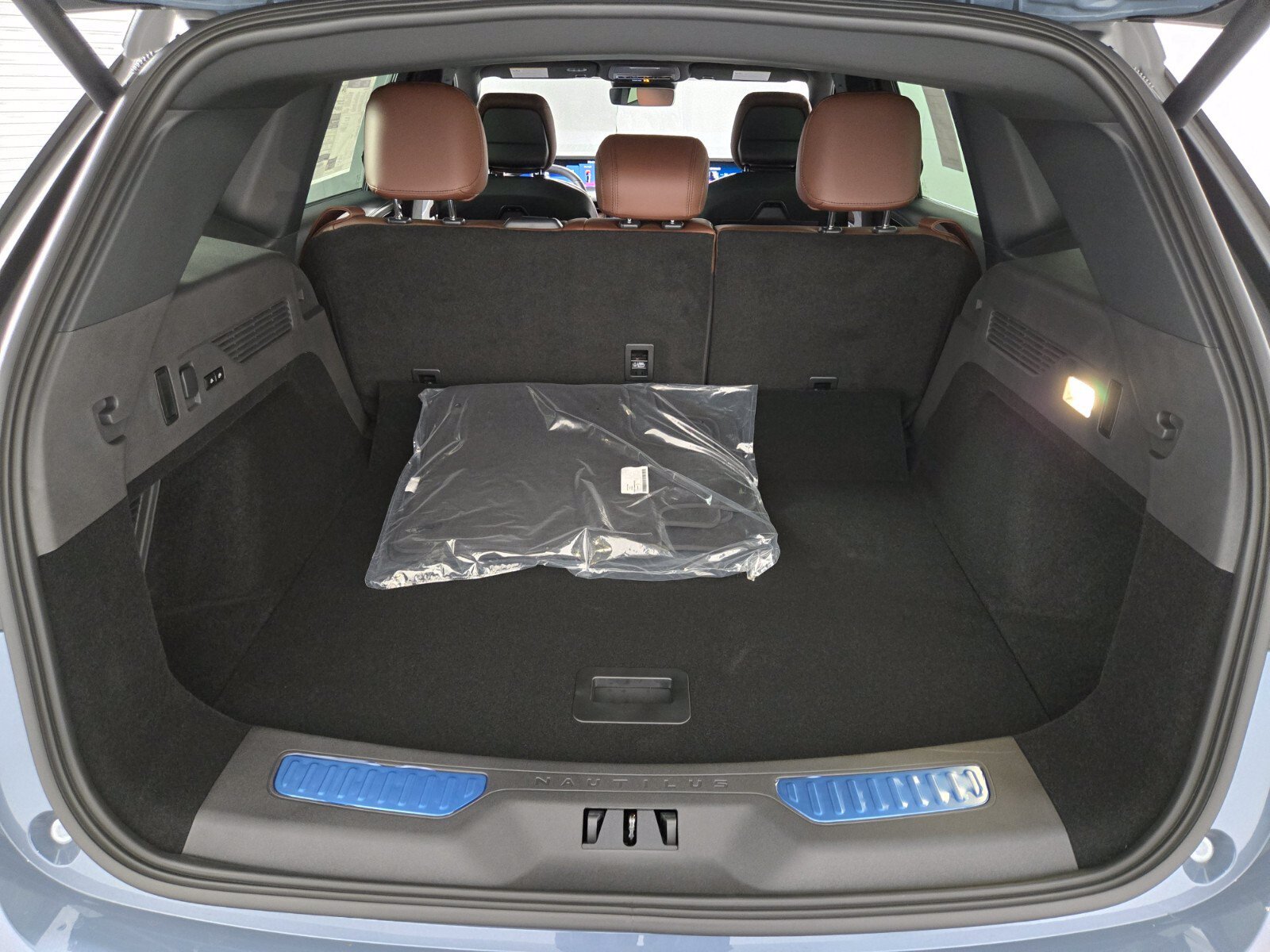 New 2026 Lincoln Nautilus Reserve w/ Jet Appearance Package AWD/4WD image 18