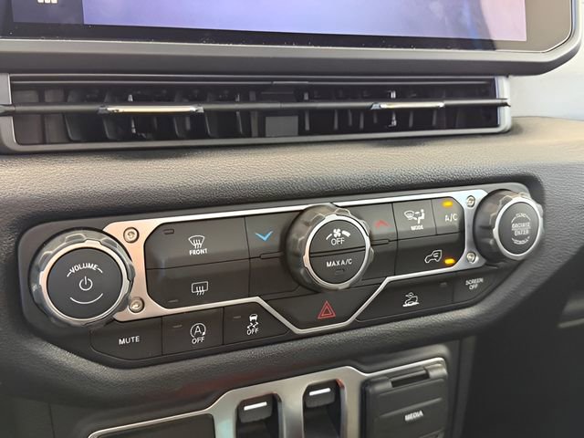 Used 2025 Jeep Wrangler Sport AWD/4WD image 25