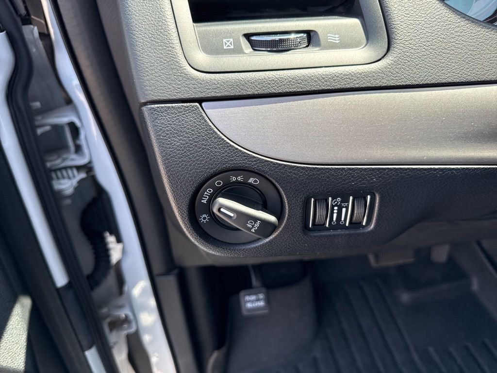 Used 2016 Dodge Grand Caravan R/T FWD image 12