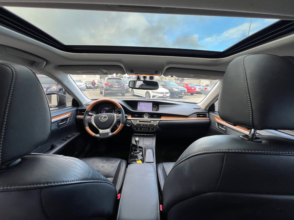 Used 2013 Lexus ES 300h w/ Luxury Pkg FWD image 13