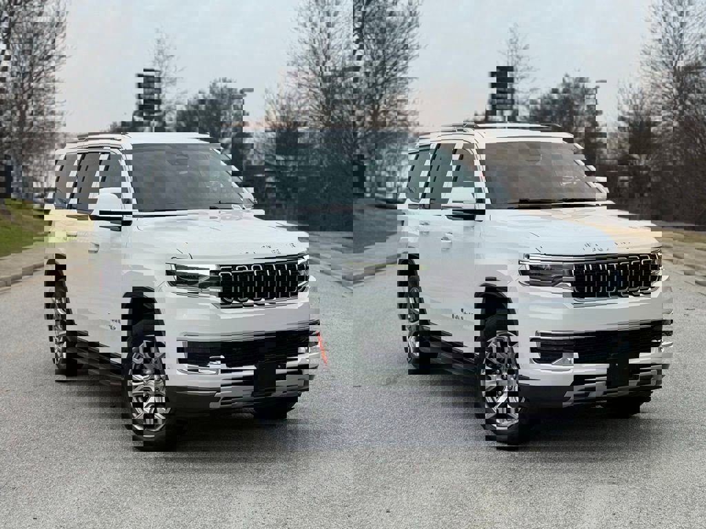 Used 2022 Jeep Wagoneer Series II image 2