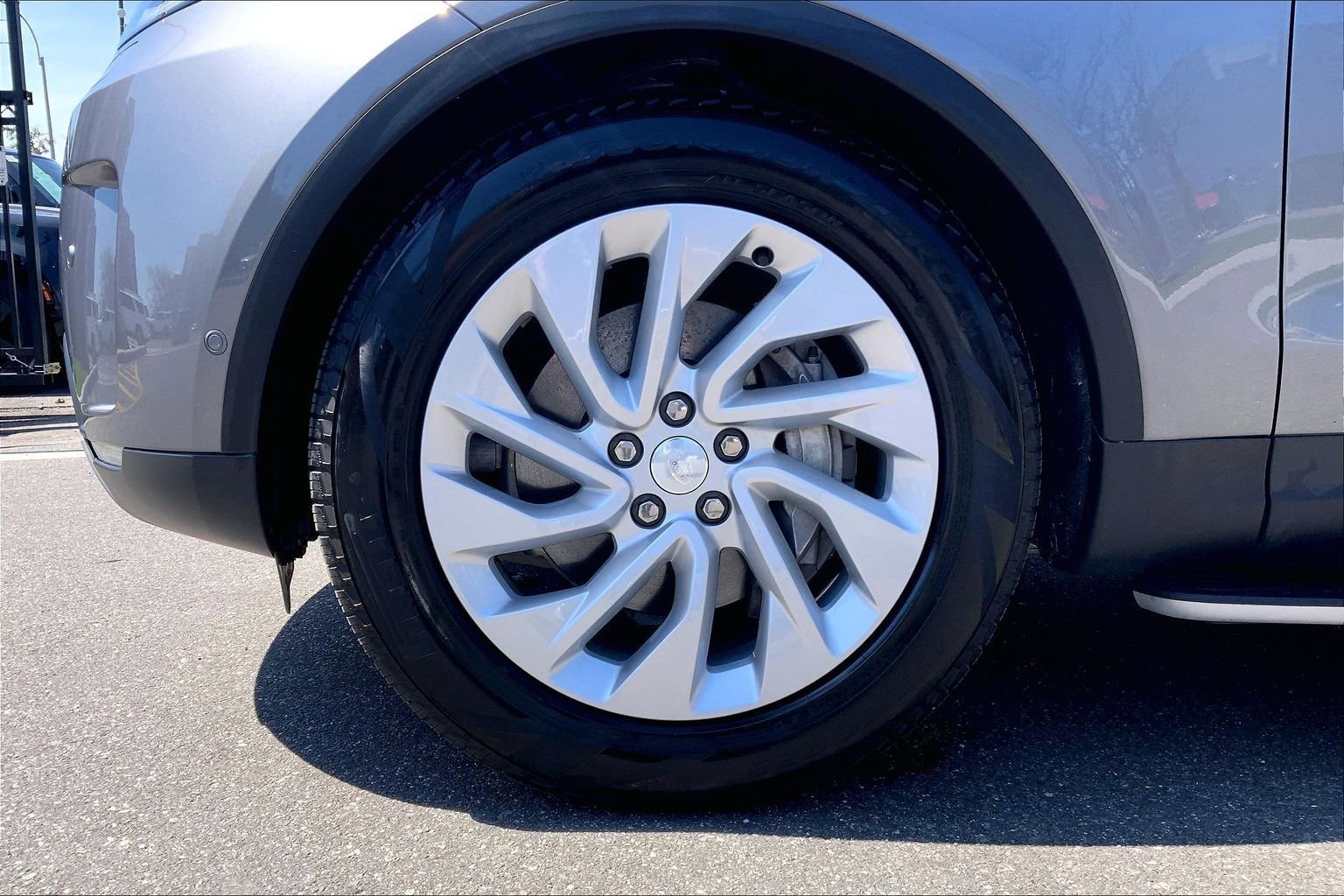 Used 2025 Land Rover Discovery S AWD/4WD image 10