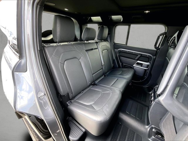 Used 2024 Land Rover Defender 110 SE image 29