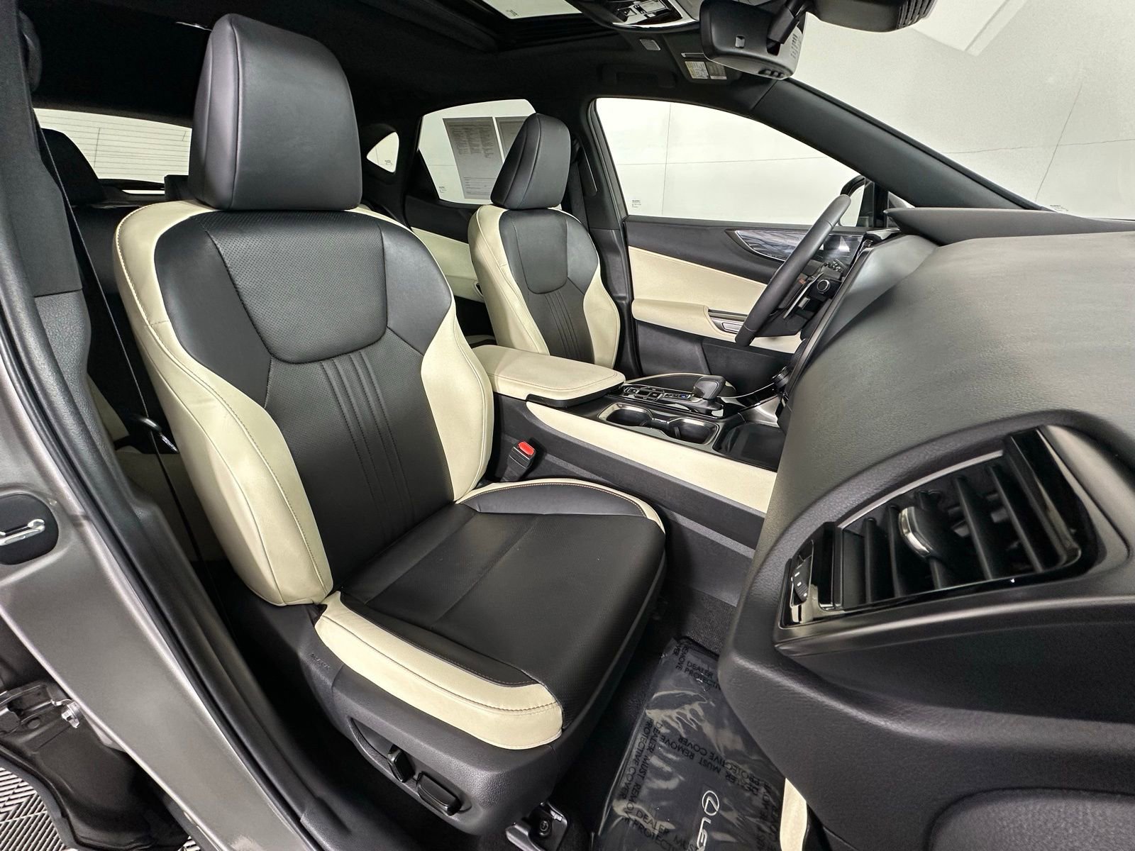 Used 2024 Lexus NX 250 FWD w/ Premium Package image 6