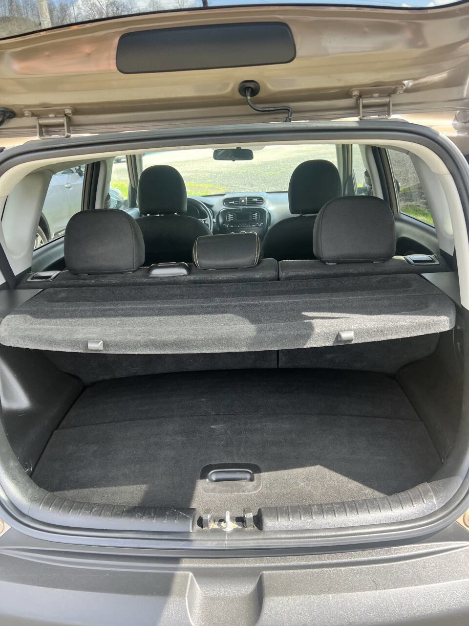 Used 2014 Kia Soul + FWD image 12