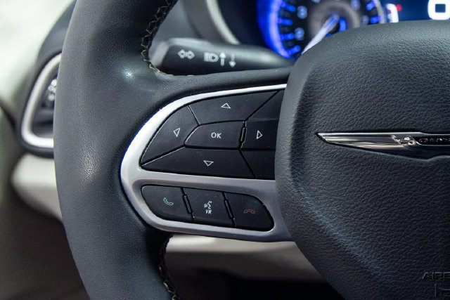 Used 2022 Chrysler Pacifica Touring-L FWD image 14