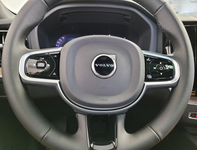New 2026 Volvo XC60 B5 Plus w/ Climate Package image 20