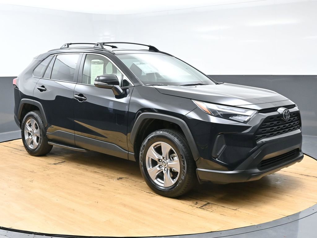 Used 2025 Toyota RAV4 XLE image 3