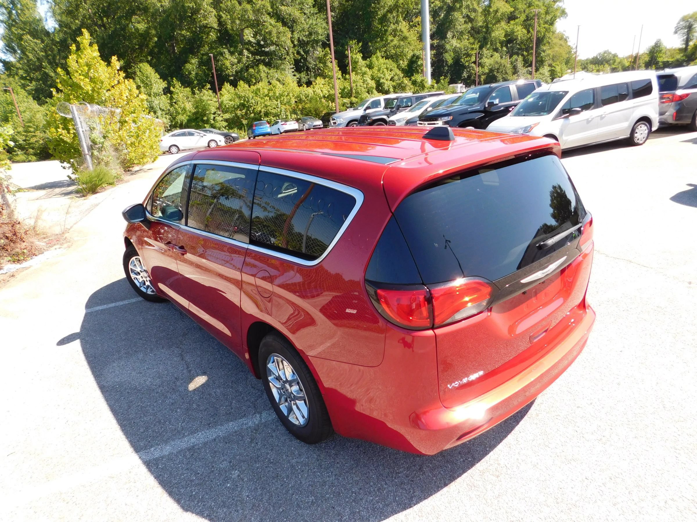 Used 2024 Chrysler Voyager LX FWD image 8