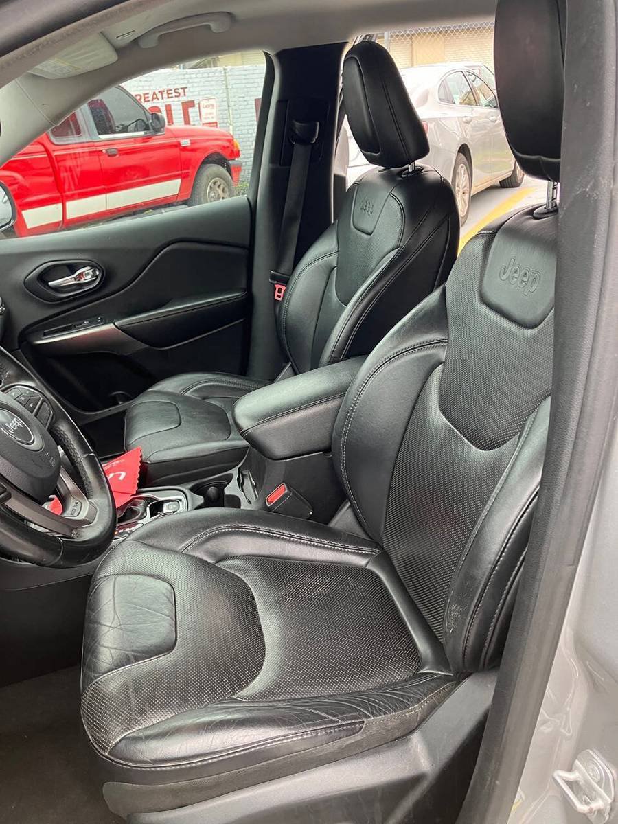 Used 2019 Jeep Cherokee Limited FWD image 28