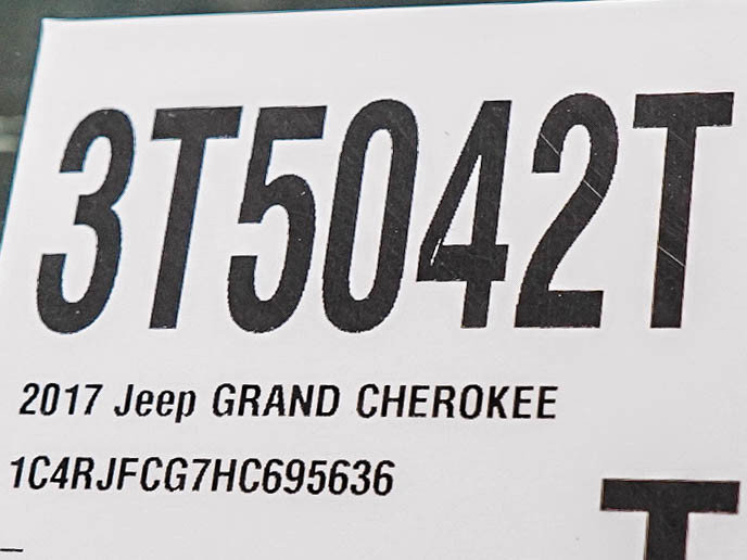 Used 2017 Jeep Grand Cherokee Overland AWD/4WD image 31