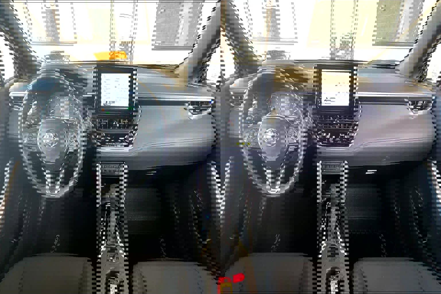 Used 2024 Toyota Corolla Cross SE image 14