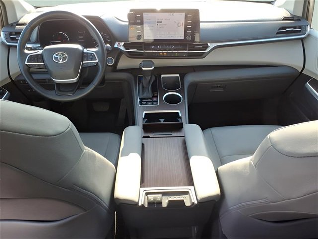 Used 2021 Toyota Sienna XLE image 5