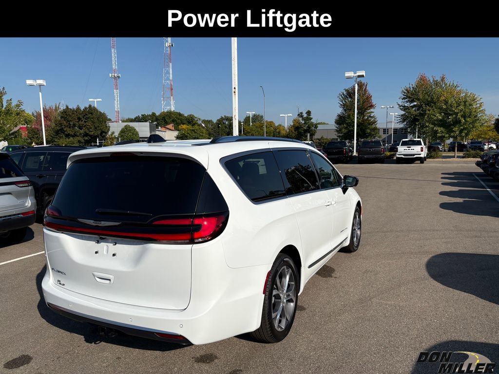 New 2026 Chrysler Pacifica Pinnacle w/ Trailer Tow Group image 7