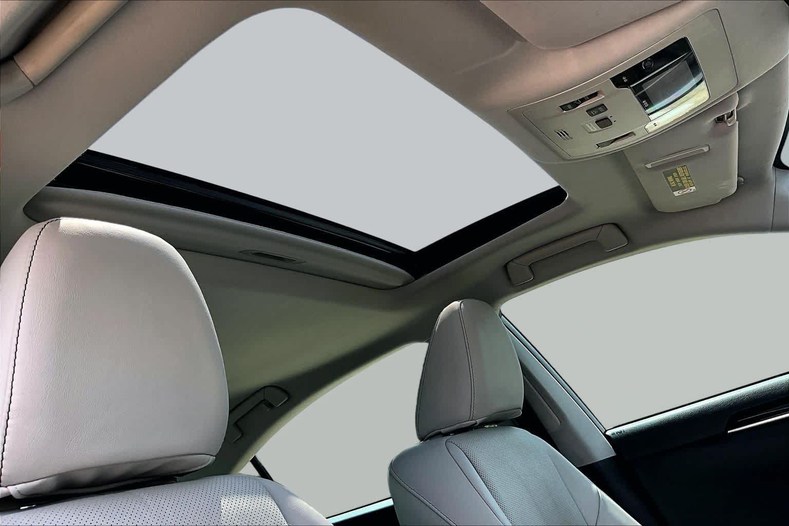 Used 2018 Lexus ES 350 w/ Luxury Package w/Wood Trim FWD image 13