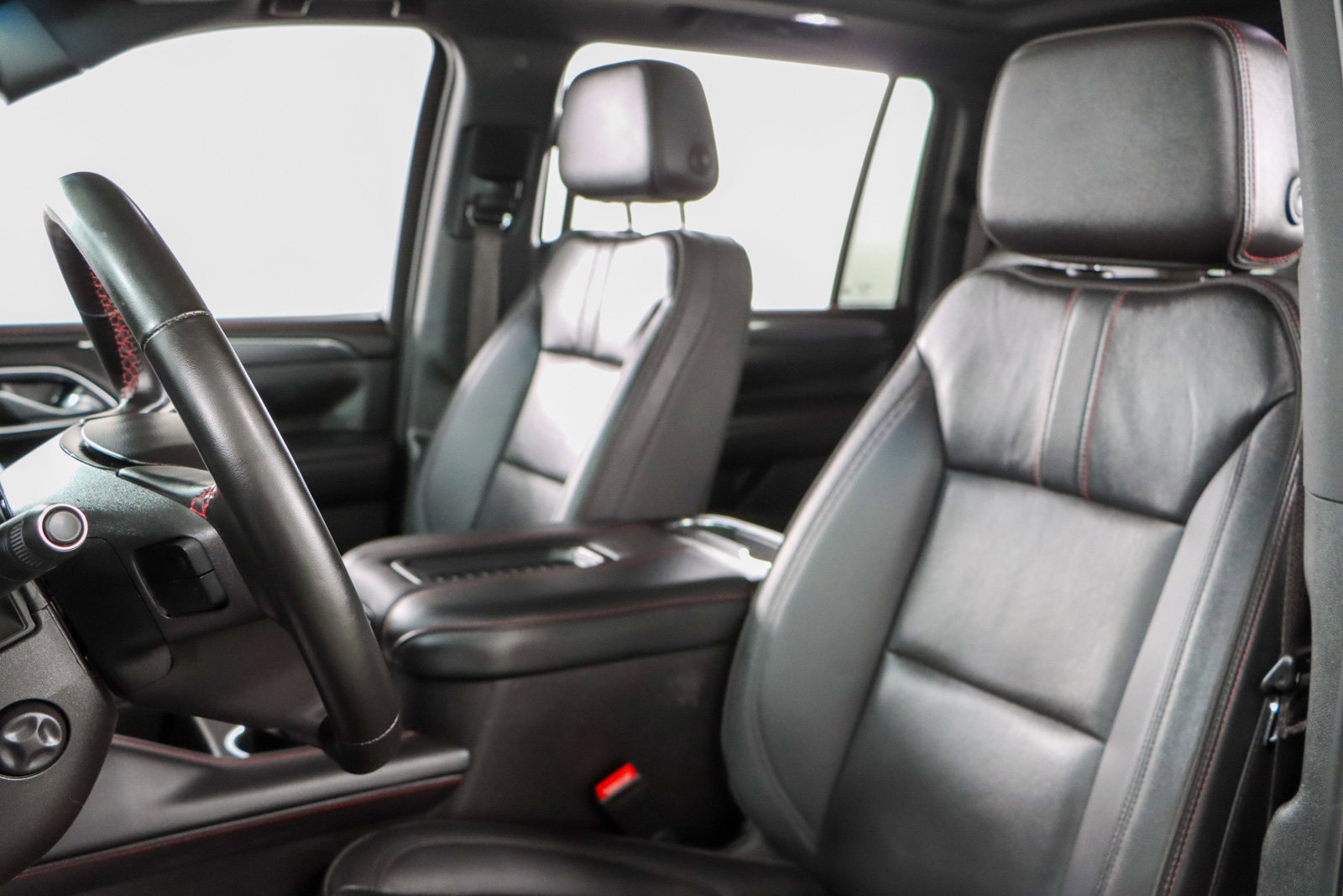 Used 2024 Chevrolet Suburban RST w/ Luxury Package AWD/4WD image 28