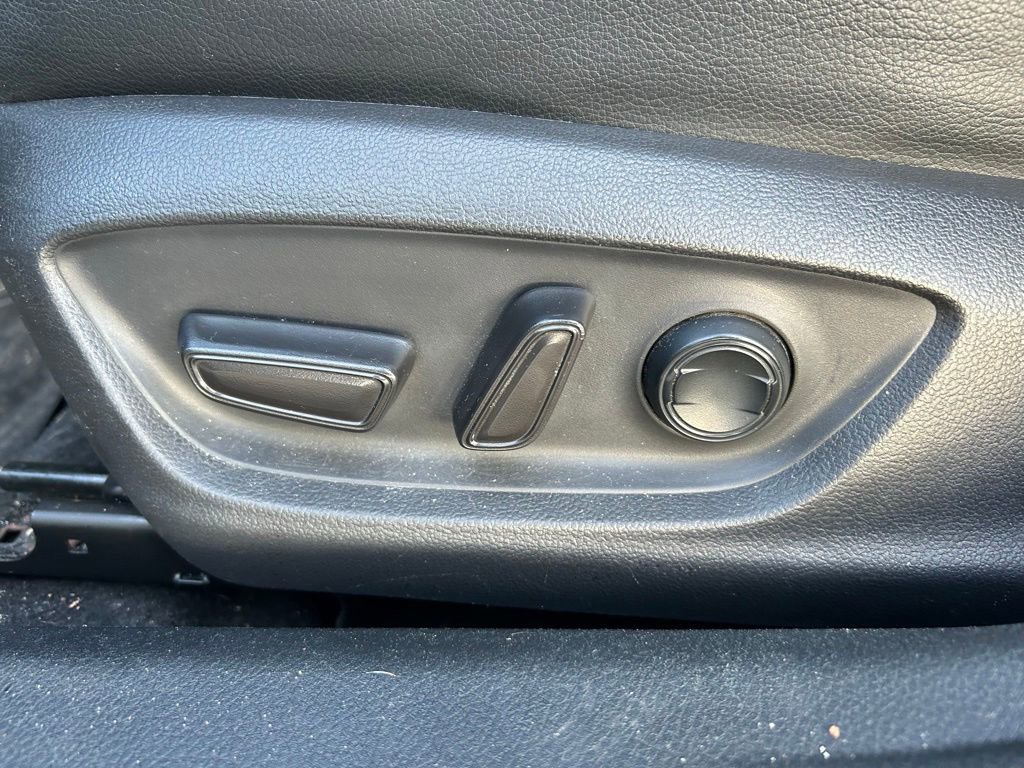 Used 2019 Toyota Camry XSE FWD image 17