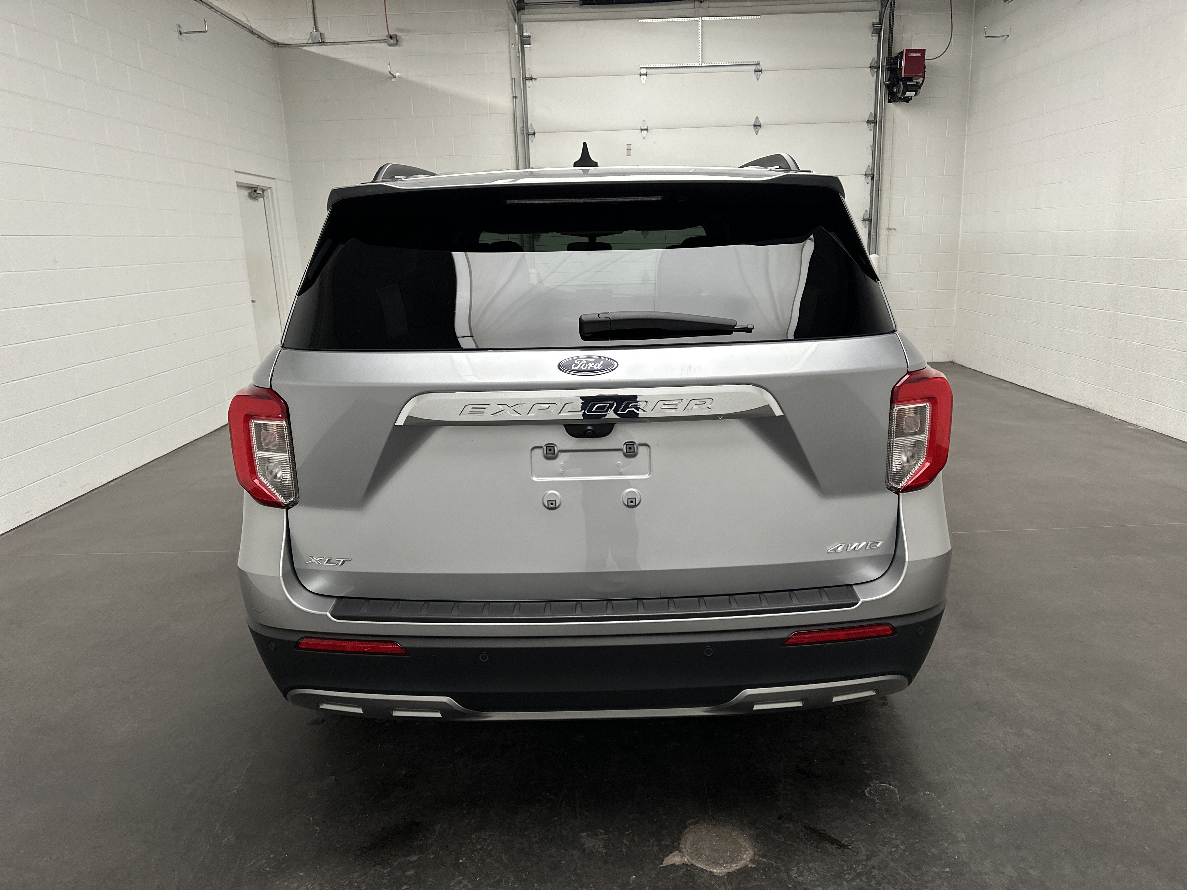 Used 2023 Ford Explorer XLT w/ Equipment Group 202A AWD/4WD image 8