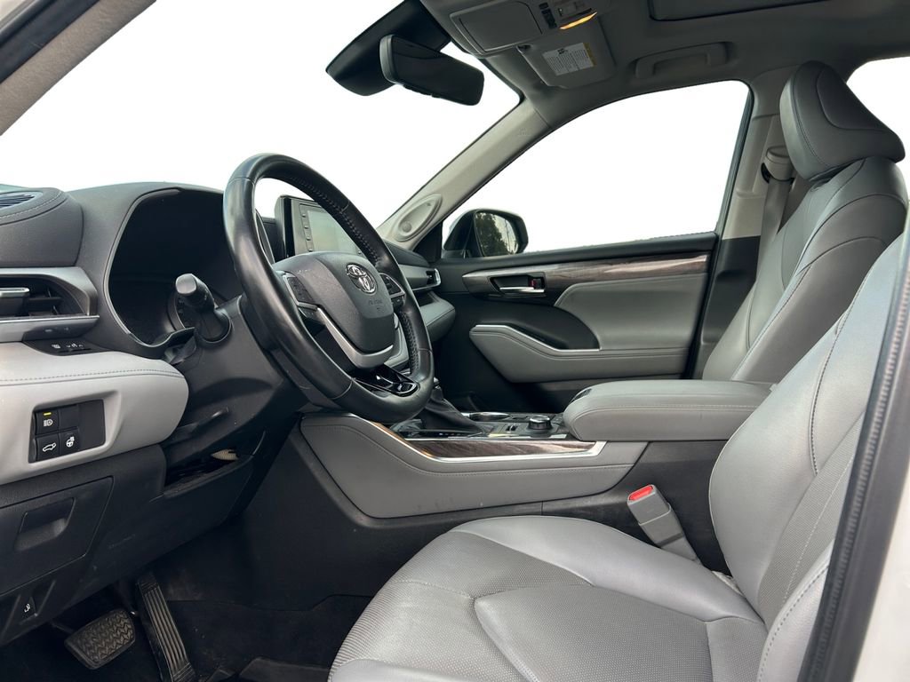 Used 2022 Toyota Highlander Limited AWD/4WD image 10