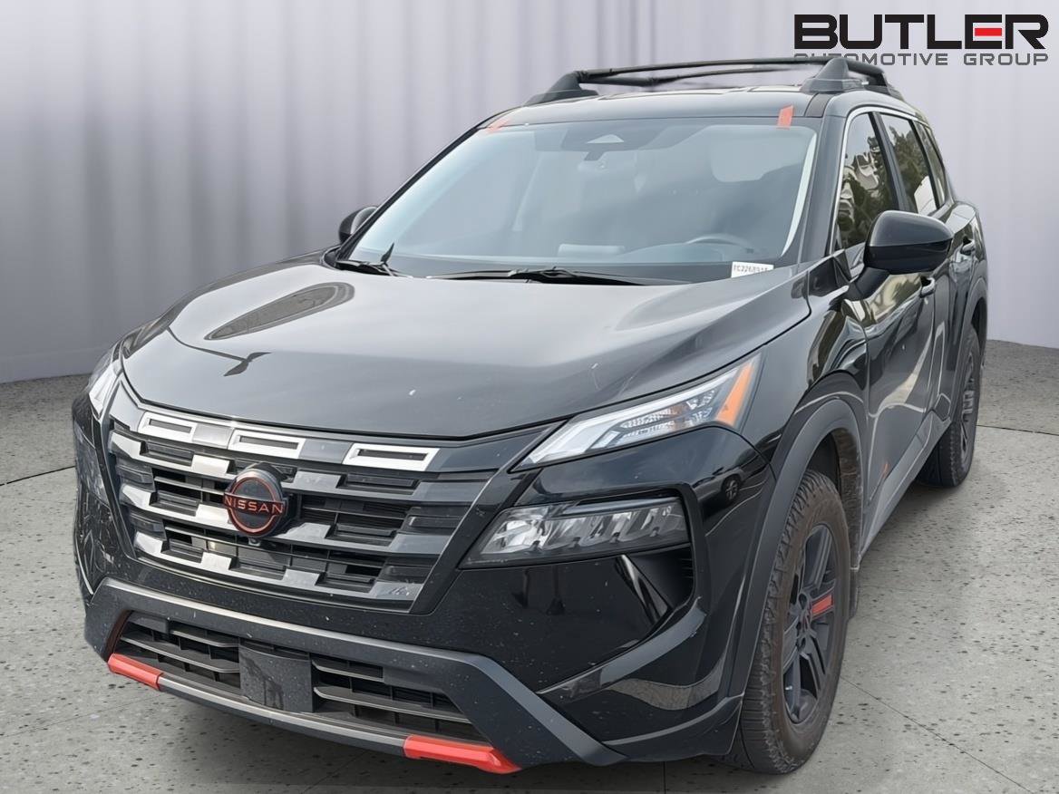 Used 2025 Nissan Rogue SV AWD/4WD image 3