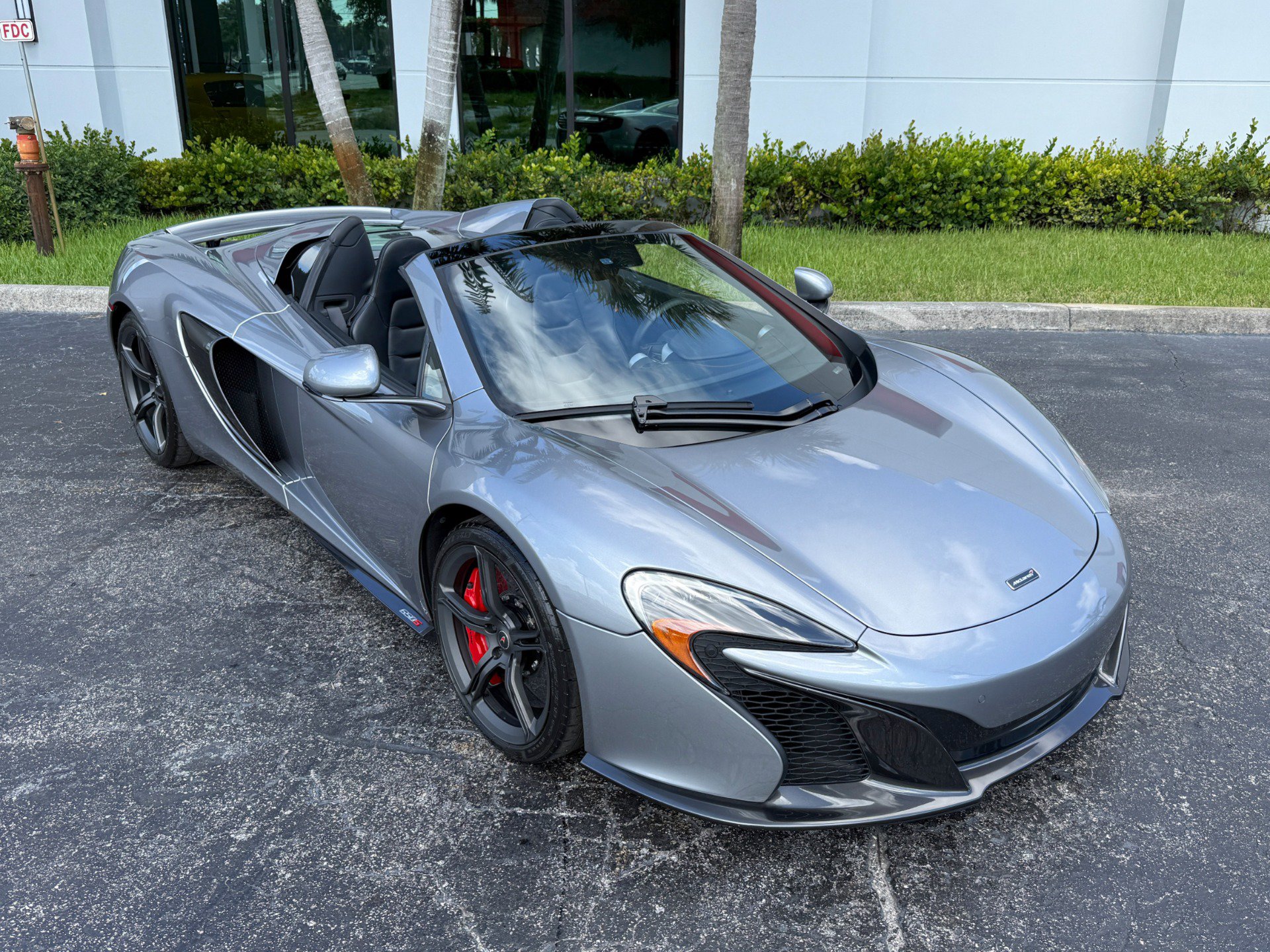 Used 2015 McLaren 650S Spider RWD image 3