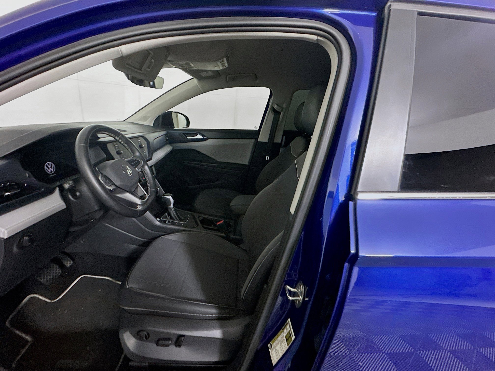 Used 2024 Volkswagen Taos SE w/ MDO Package image 13