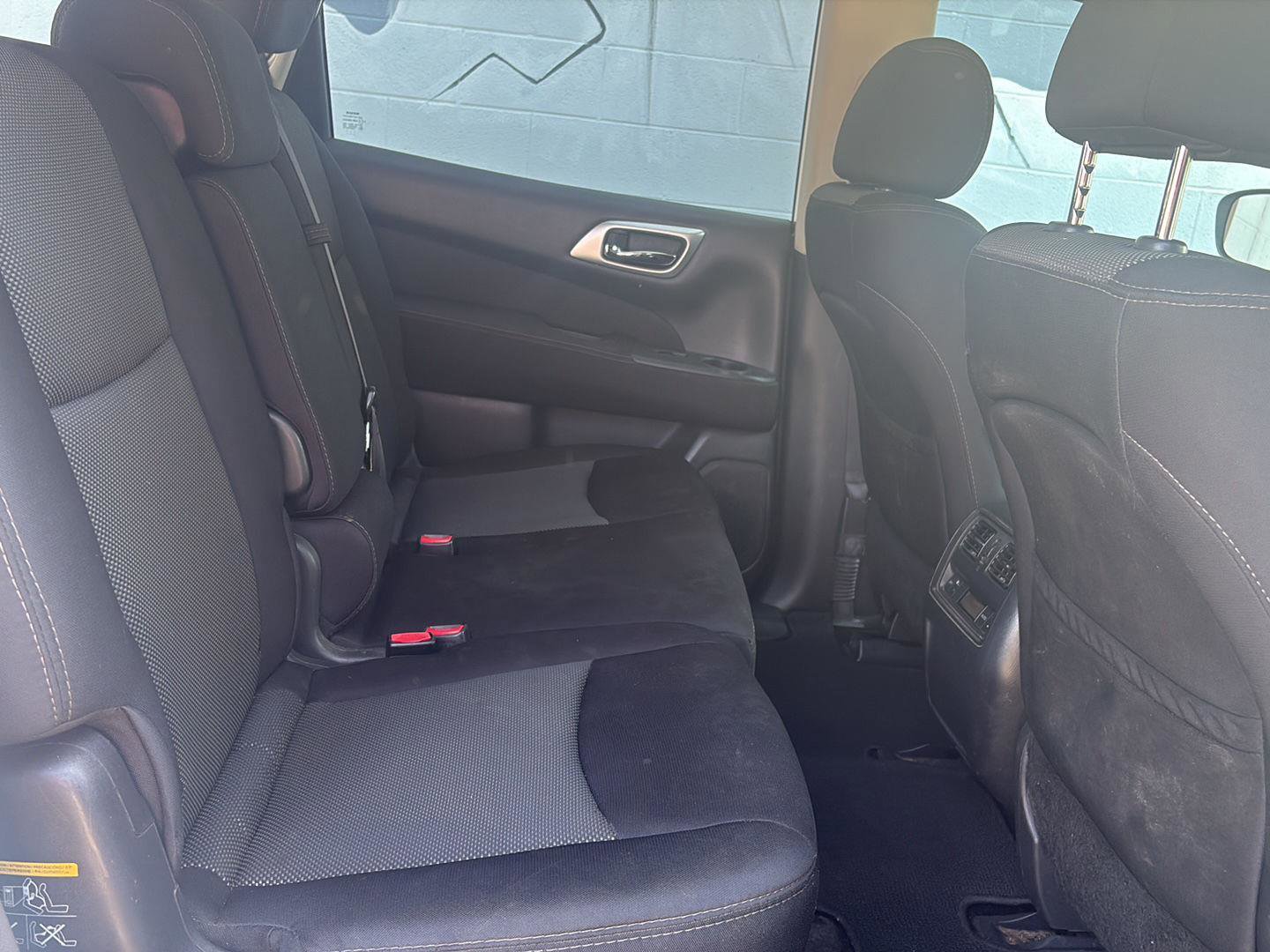 Used 2017 Nissan Pathfinder S image 19