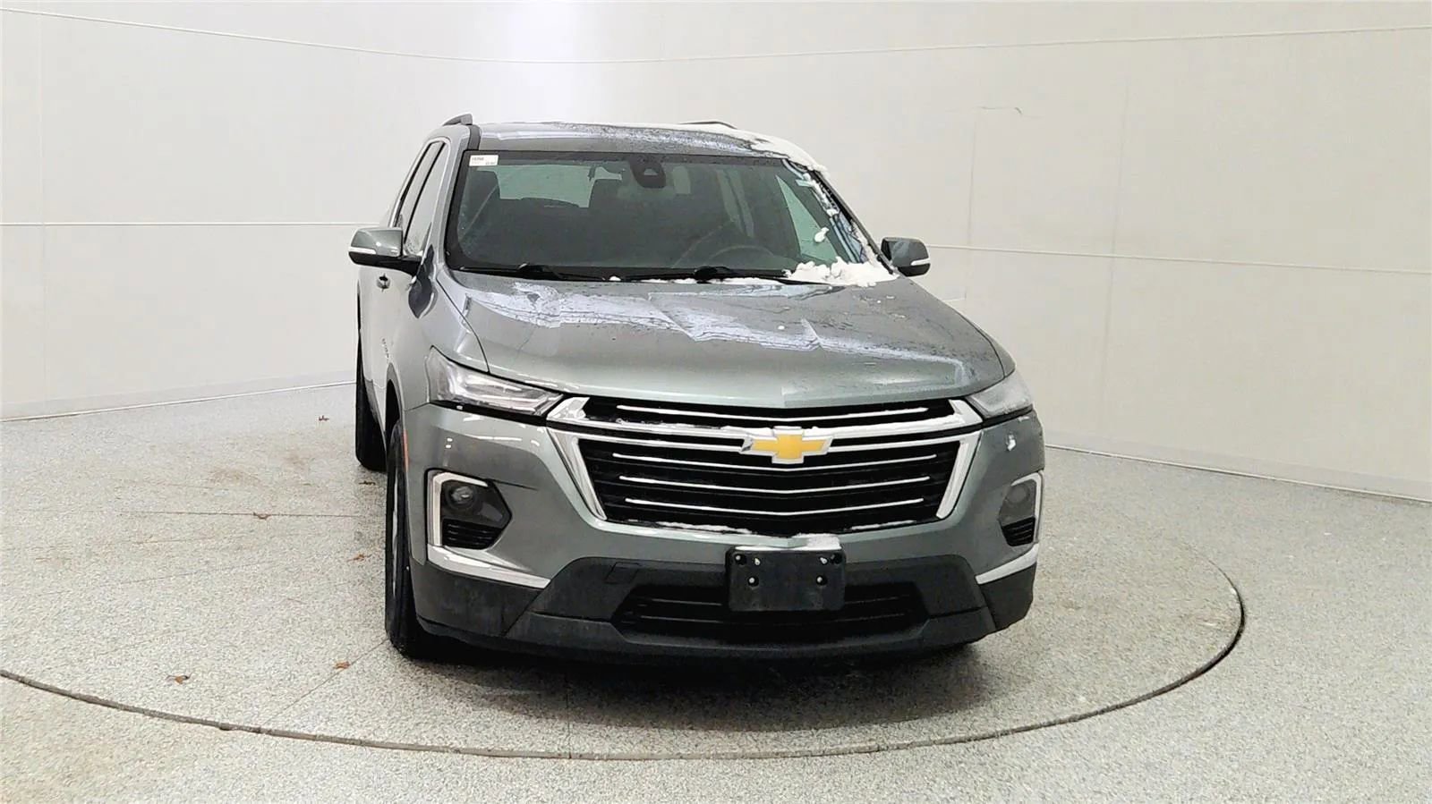 Used 2023 Chevrolet Traverse LT image 2