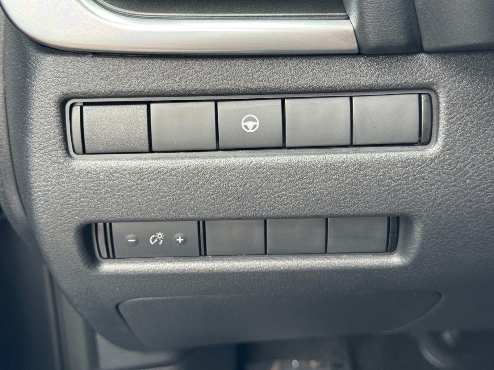 Used 2022 Nissan Rogue SV FWD image 16